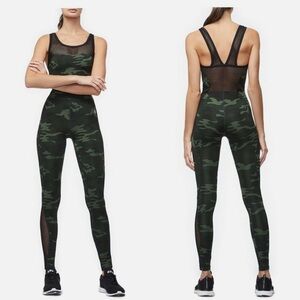 Good American The Curve Sculpt Camo Jumpsuit Green Size 1/Small